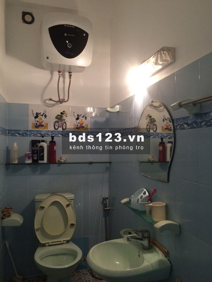 Nhà nguyên căn, share phòng cho NVVP thuê (vị trí trung tâm, Giáp Q1)