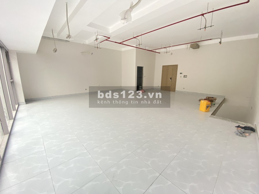 Cho thuê ngay sàn hoàn thiện khu Sarina DTSD 3 sàn là 228m2- 74tr/ tháng mặt tiền B2 LH 0909246874