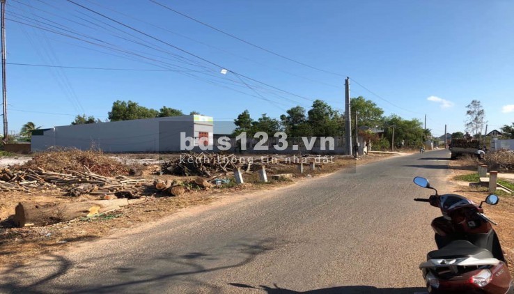NHÀ BÁC MÌNH CÓ MẢNH ĐẤT 1200M2 , GẦN TRƯỜNG BÁN GẤP, GIÁ RẺ 460 TRIỆU, SHR