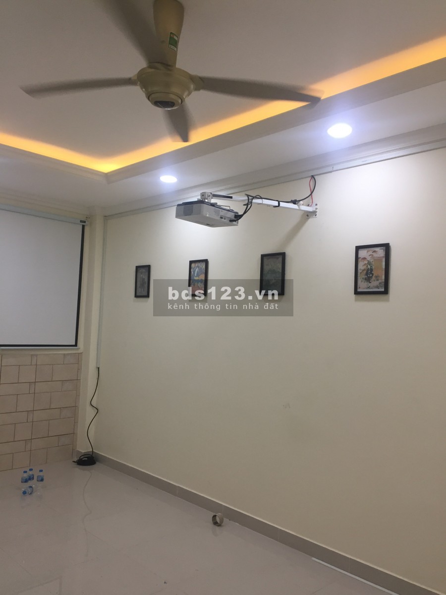 Nhà cho thuê nguyên căn Phường 13 quận Tân Bình. trệt 3 lầu làm văn phòng công ty thoải mái