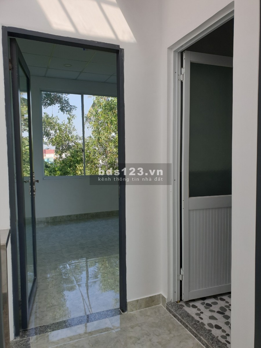 Cần vốn kinh doanh bán gấp nhà 1 trệt 1 lầu 100m2 chợ Bình Chánh!
