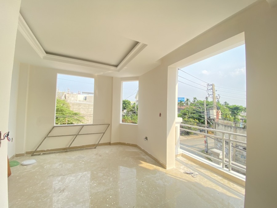BÁN NHÀ Lô Góc 2MT MỚI Hoàn Công 140M2 Thủ Đức