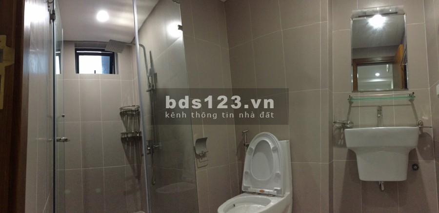 Chính chủ bán gấp căn hộ 3PN, 94m ở Goldmark city, giá 2.7 tỷ bao phí.