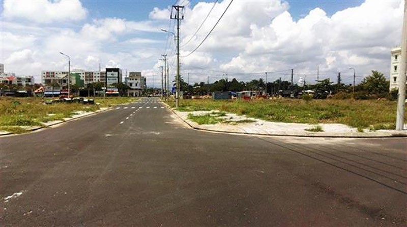 Bán gấp lô đất thổ cư gần chợ Bình Chánh, trên mặt tiền Đinh Đức Thiện. 90m2. SHR. Thương lượng khách thiện chí.