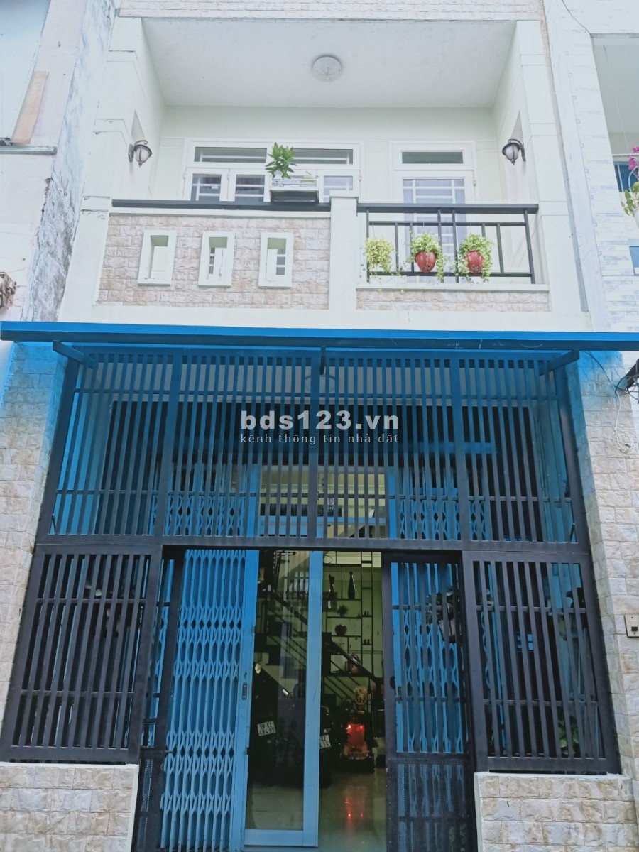Kẹt tiền bán gấp nhà HXH Bà Hom, P. 13, Quận 6.