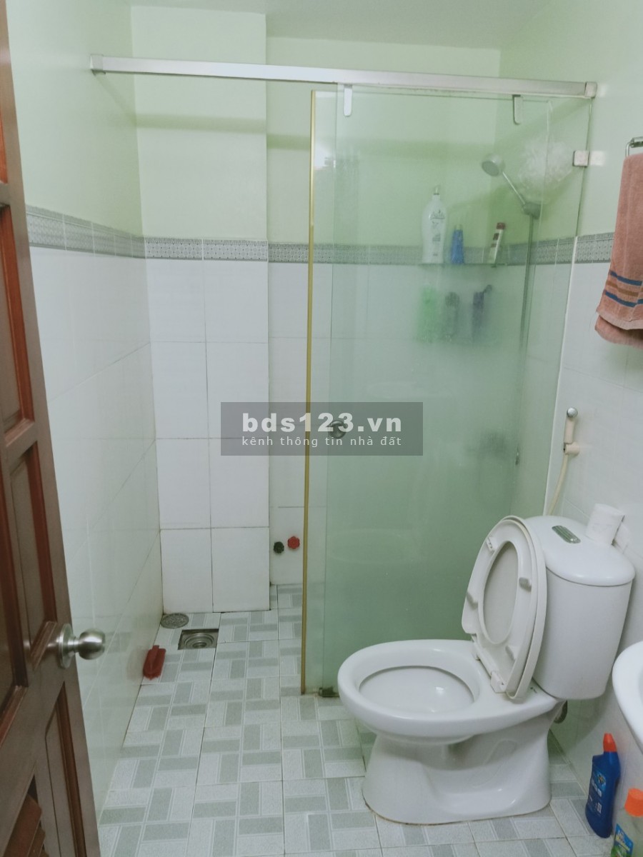 Kẹt tiền bán gấp nhà HXH Bà Hom, P. 13, Quận 6.