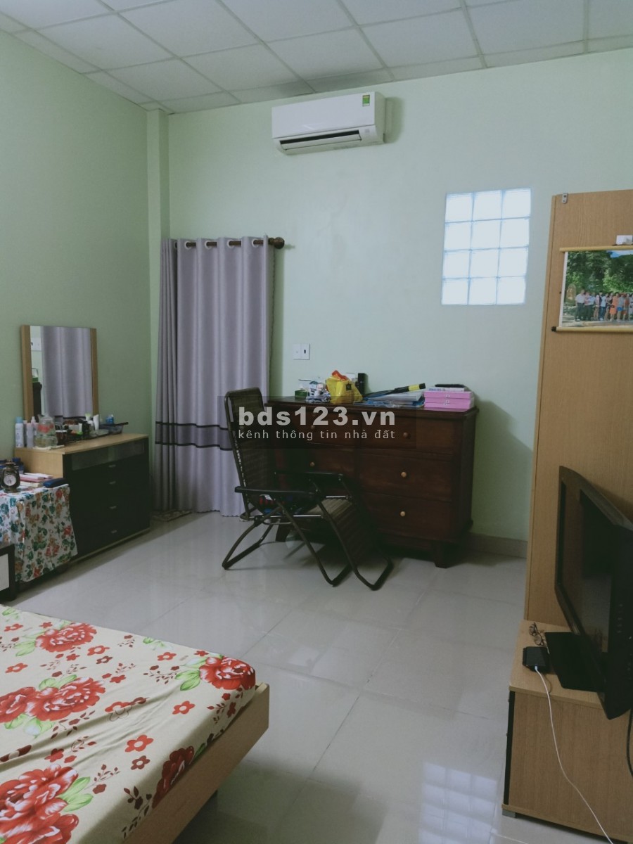 Kẹt tiền bán gấp nhà HXH Bà Hom, P. 13, Quận 6.