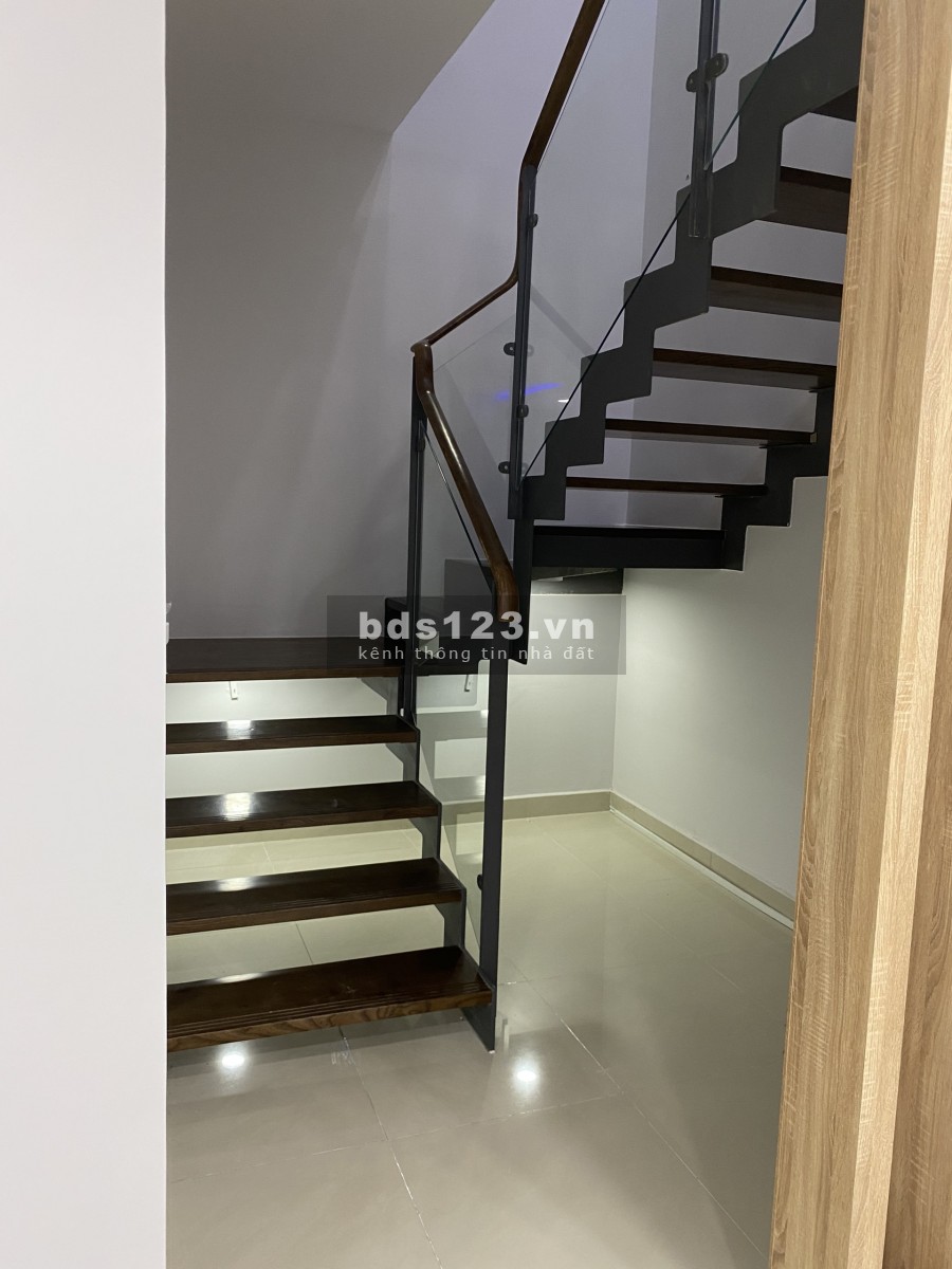 Bán duplex thông tầng view nội khu Emerald dự án Celadon City 3pn 3 tiết 2 phòng khách 0909428180