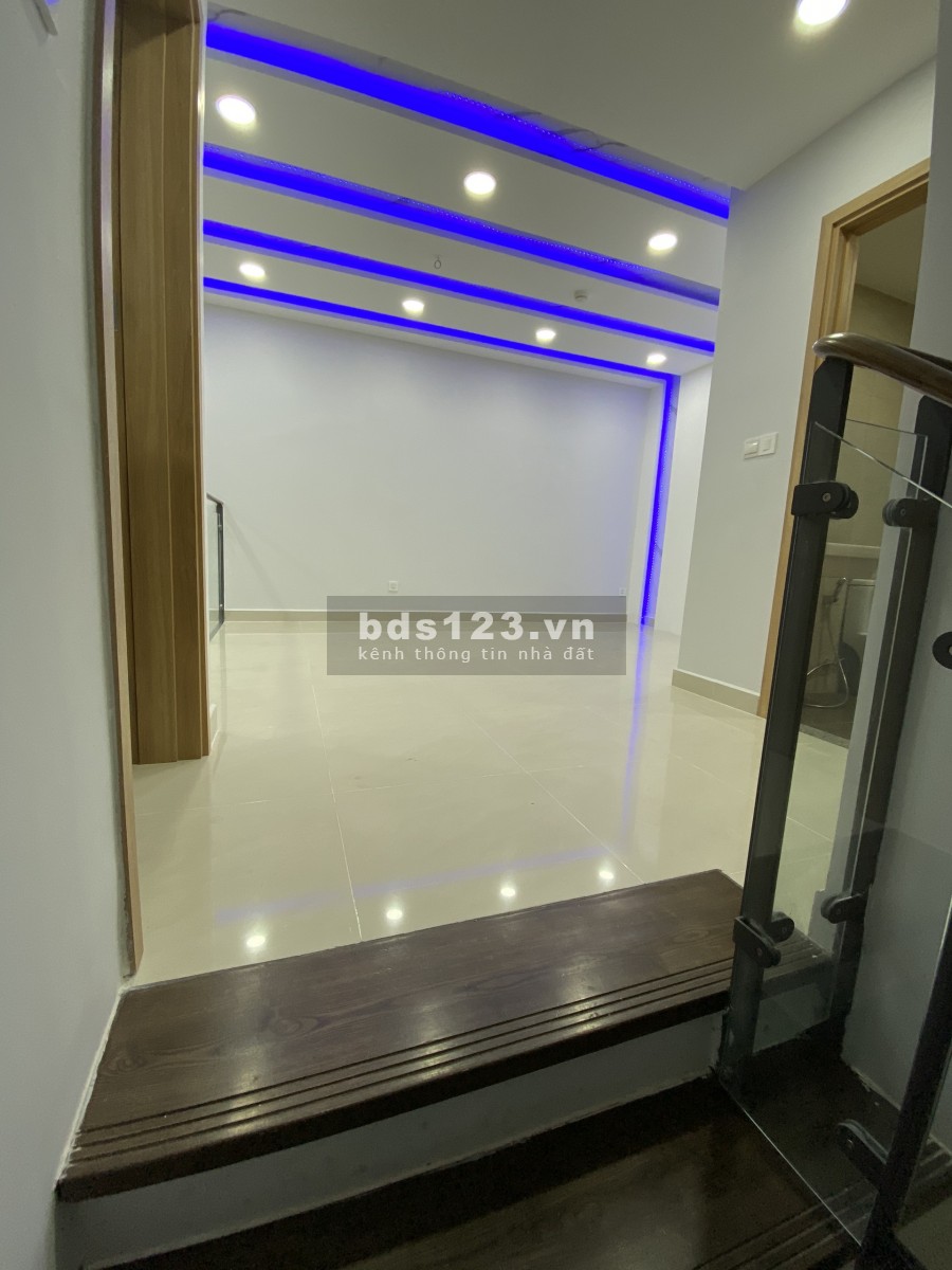 Bán duplex thông tầng view nội khu Emerald dự án Celadon City 3pn 3 tiết 2 phòng khách 0909428180
