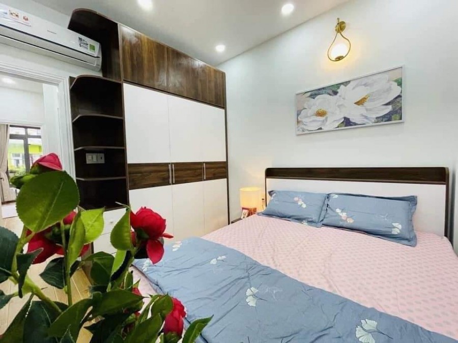 Bán nhà mặt phố Kim Mã 5 tầng thang máy, mặt tiền 4.2m, gần 20m vỉa hè, gia 17.5 tỷ