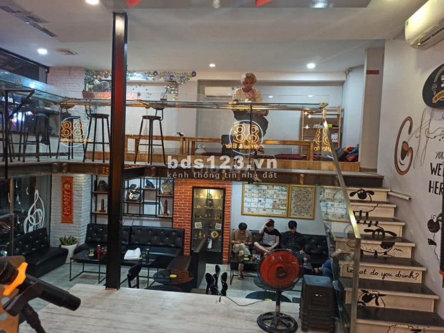 Sang nhượng quán cà phê MT Đường Lê Thị Riêng, P.Bến Thành, Q1. DT: 8 x 8m, 1 lầu