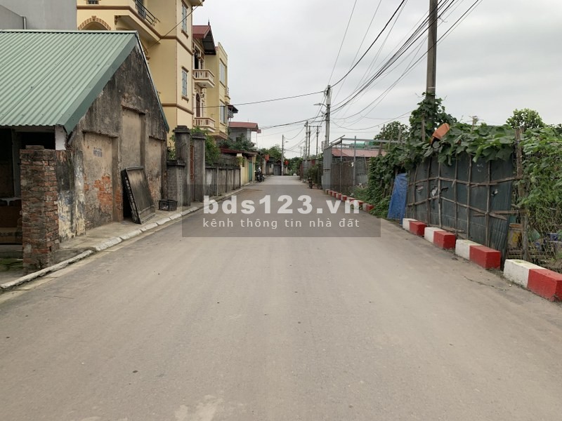 Bán nhà cấp 4, DT 36m2, đầu thôn Cự Đà, đường to ô tô tránh thoải mái, giá rẻ.