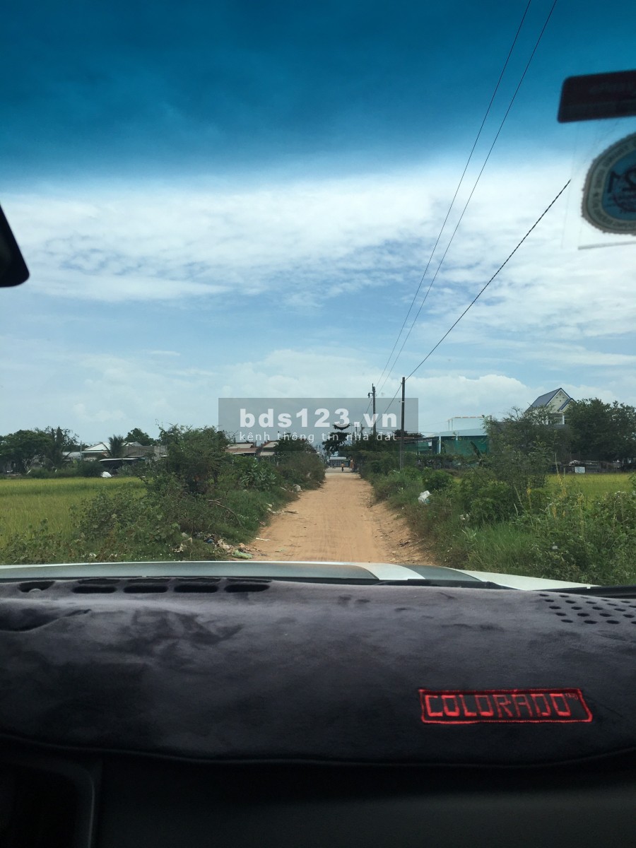 Bán 9835m2 đất nông nghiệp hồng thái ngay khu trồng thanh long và đường liên huyện liên xã Lh 0938677909 Hiền
