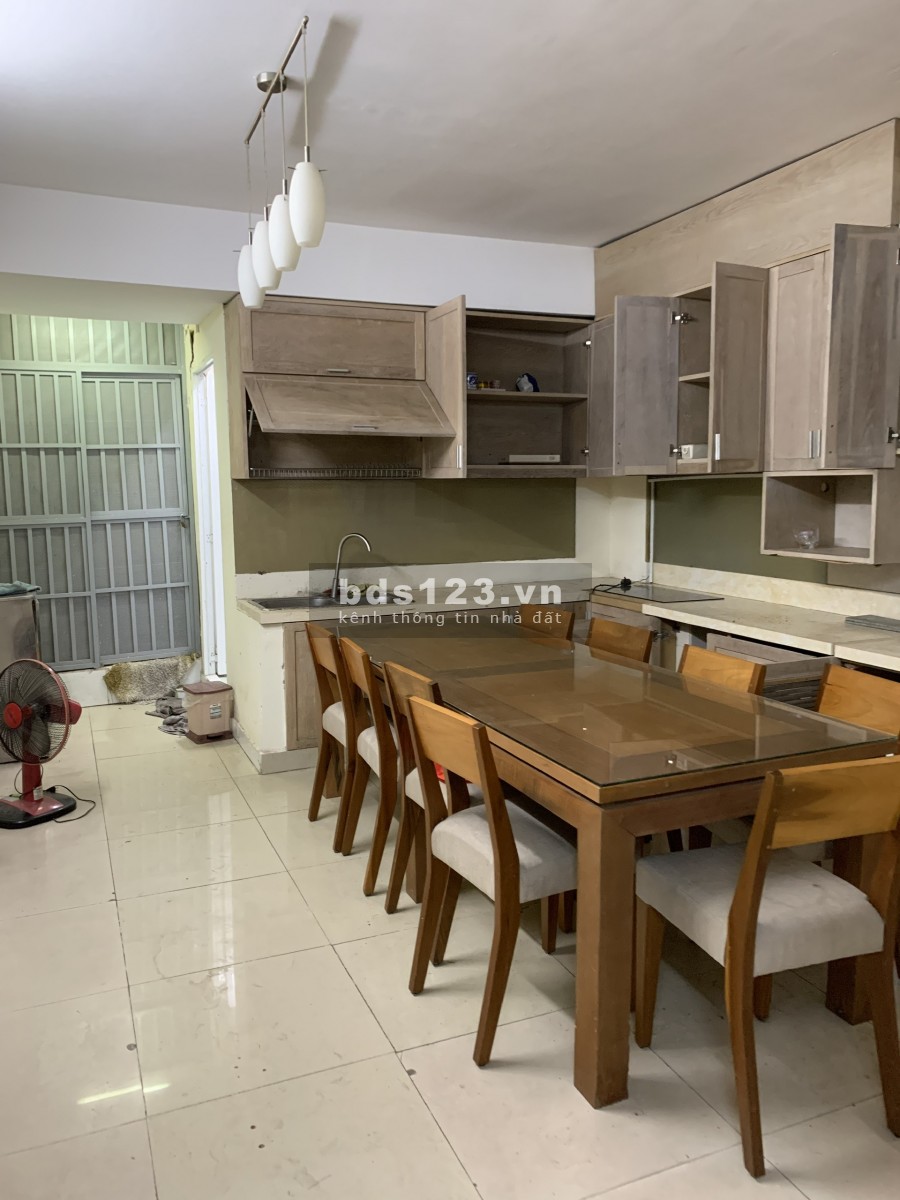 Biệt Thự đường Hoa Phú Nhuận, 8x18m, Hầm trệt 3 lầu, nhà trong khu biệt thự sang trọng.