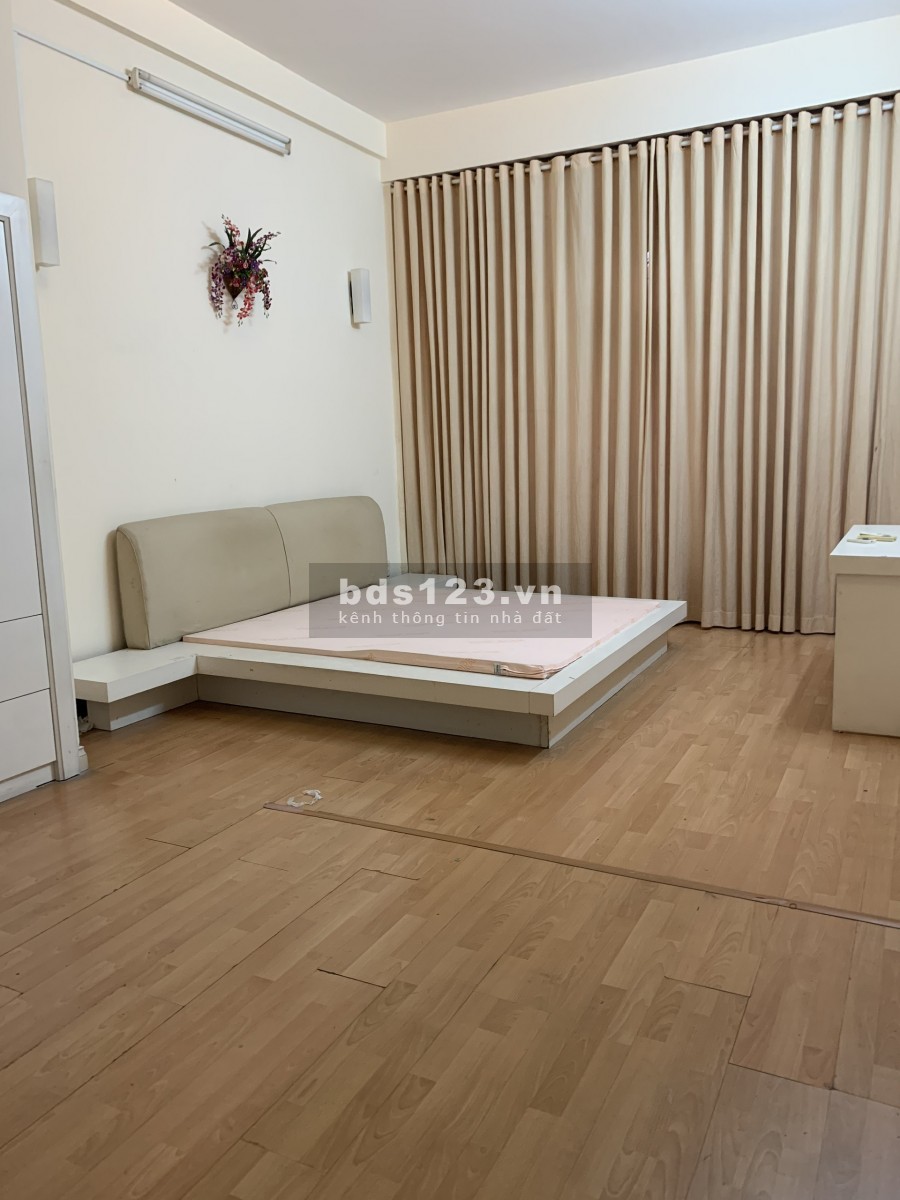 Biệt Thự đường Hoa Phú Nhuận, 8x18m, Hầm trệt 3 lầu, nhà trong khu biệt thự sang trọng.