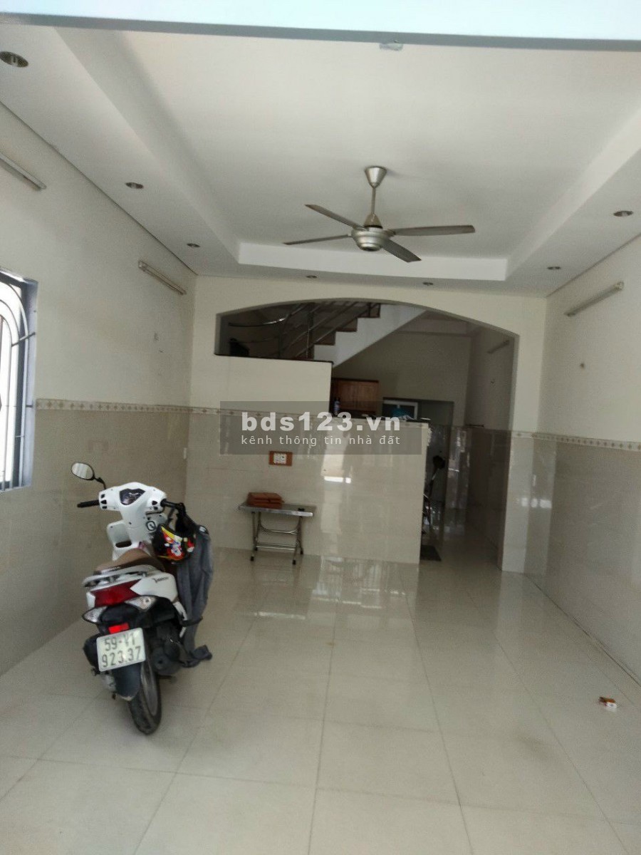 Nhà cho thuê MT đường CMT8 Phường 4 Tân Bình. có 6 phòng, trệt 2 lầu 4x18m