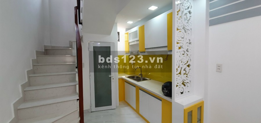 Nhà nguyên căn cho thuê trên đường Út Tịch, Quận Tân Bình. nhà mới 1 trệt 2 lầu có WC riêng tiện kinh doanh phòng ở cao cấp