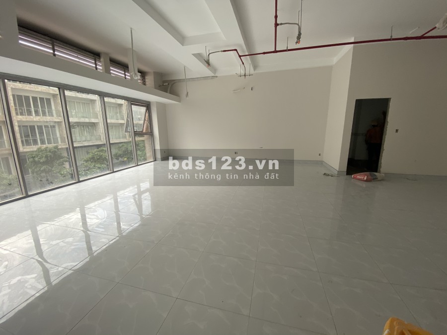 Cho thuê ngay sàn hoàn thiện khu Sarina DTSD 3 sàn là 228m2- 74tr/ tháng mặt tiền B2 LH 0909246874