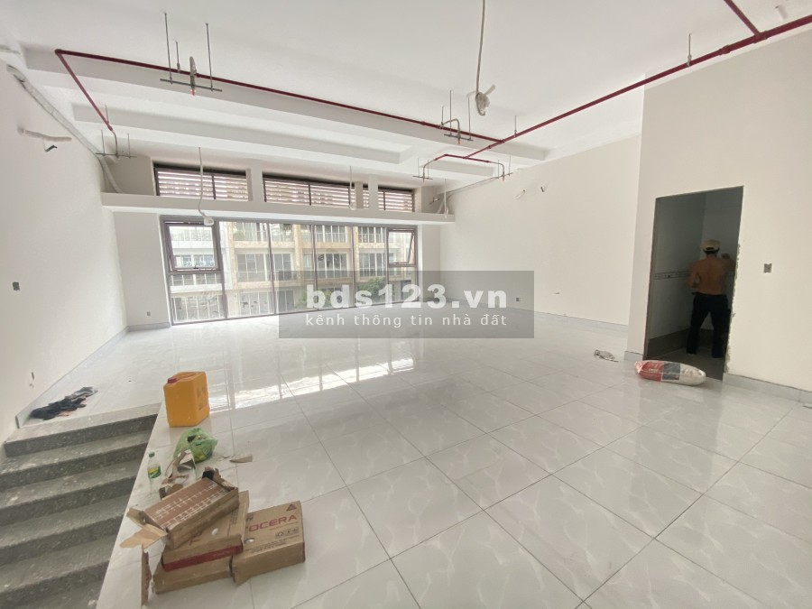 Cho thuê ngay sàn hoàn thiện khu Sarina DTSD 3 sàn là 228m2- 74tr/ tháng mặt tiền B2 LH 0909246874