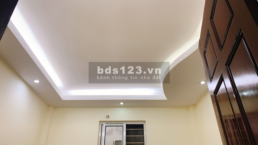 Bán Nhà ngõ Tứ Liên giá 4.5 tỷ diện tích 32m2, mặt tiền 3.5m xây 5 tầng đẹp