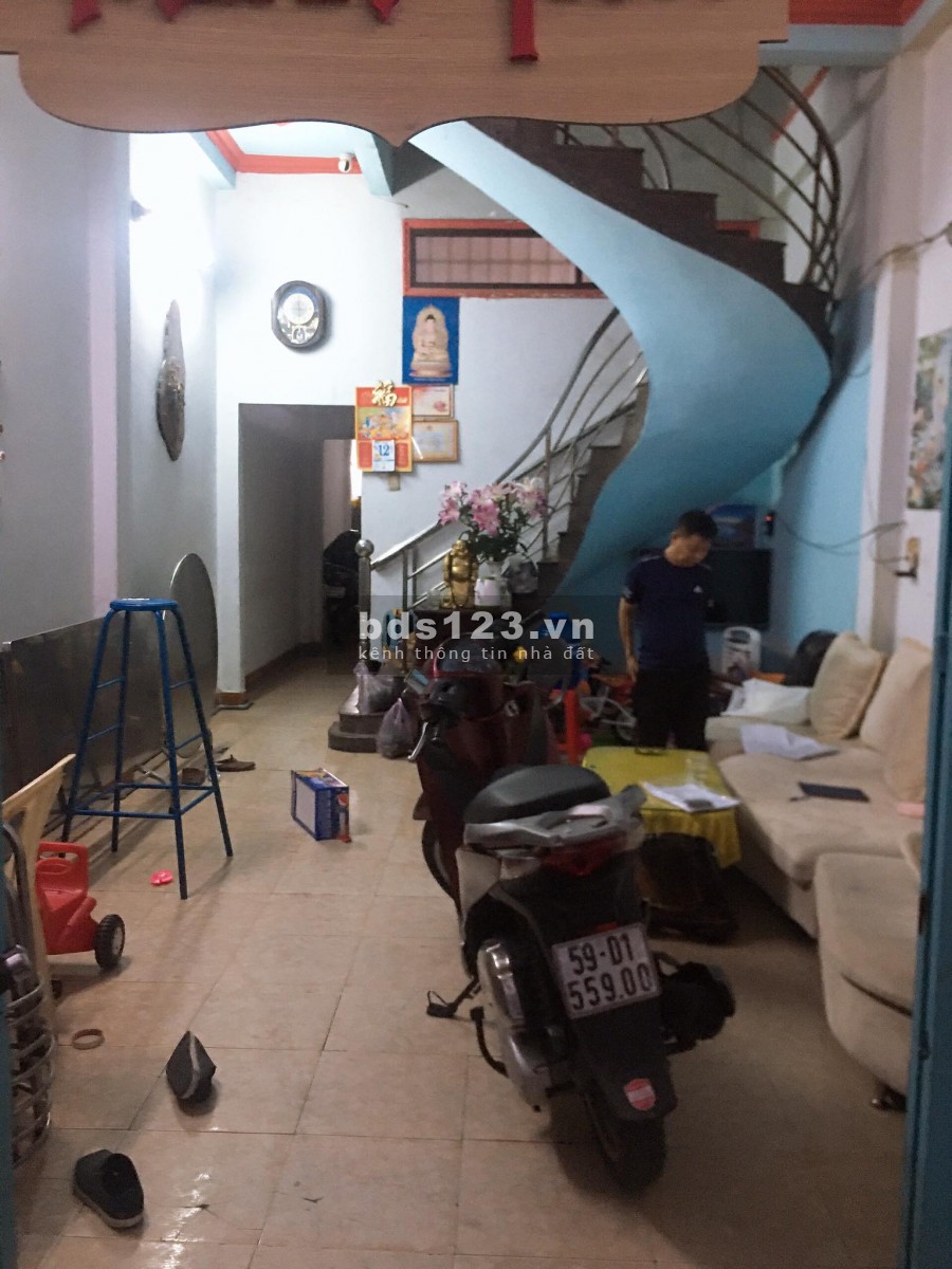 LŨY BÁN BÍCH GẦN ĐẦM SEN CHƯA QUA ĐẦU TƯ CÁCH MẶT TIỀN ĐÚNG 1 CĂN 82M2 4 PN CHỈ 5.6 TỶ