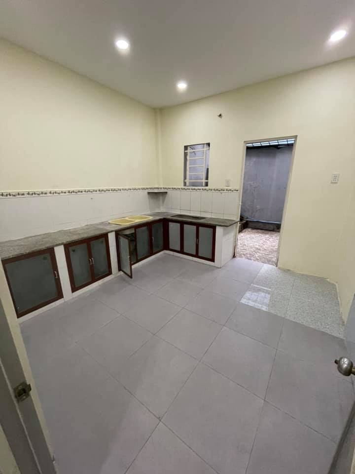 Chủ cần tiền bán gấp nhà Huỳnh Tấn Phát, Phường Phú Thuận Quận 7 dt 99m2. 3tỷ950