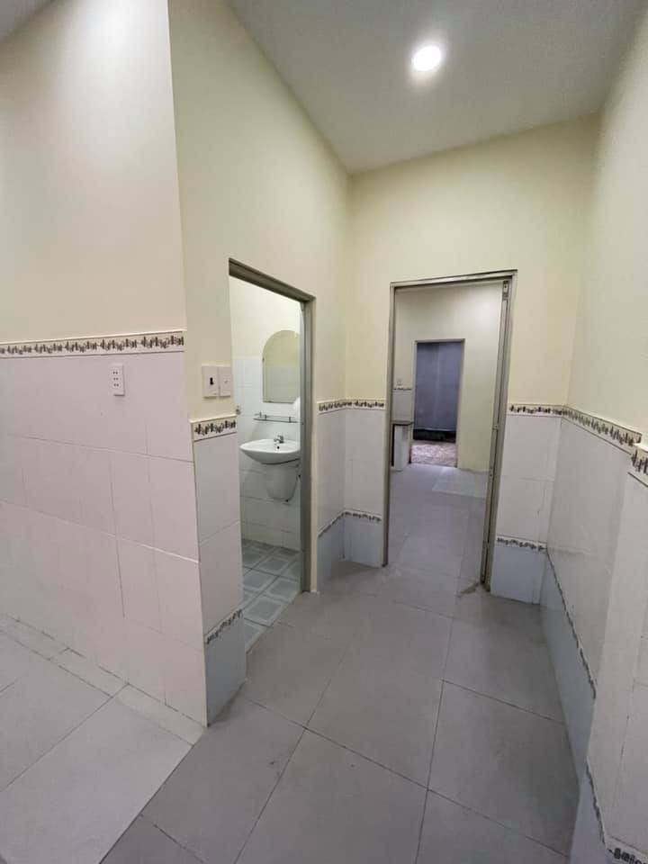 Bán gấp nhà 79m2, 4 pn, Huỳnh Tấn Phát, Phú Thuận, Quận 7, giá 3 tỷ 950 triệu thương lượng
