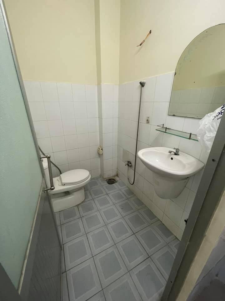 Chủ cần tiền bán gấp nhà Huỳnh Tấn Phát, Phường Phú Thuận Quận 7 dt 99m2. 3tỷ950