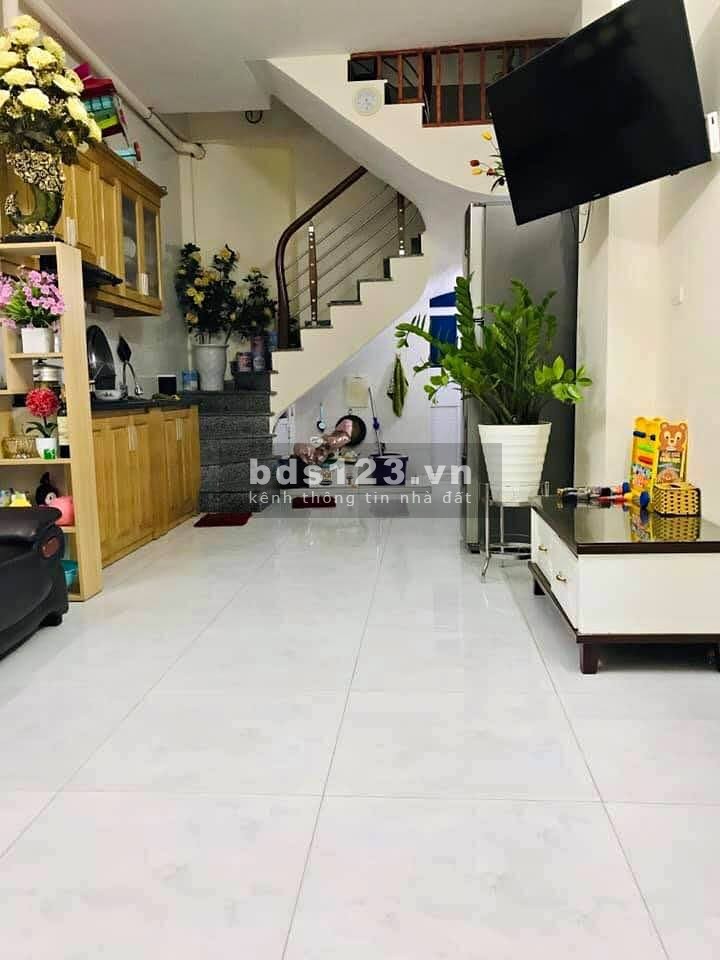 Bán gấp nhà đẹp ngõ rộng gần Pháo đài Láng 50M x 3t giá 5 TỶ