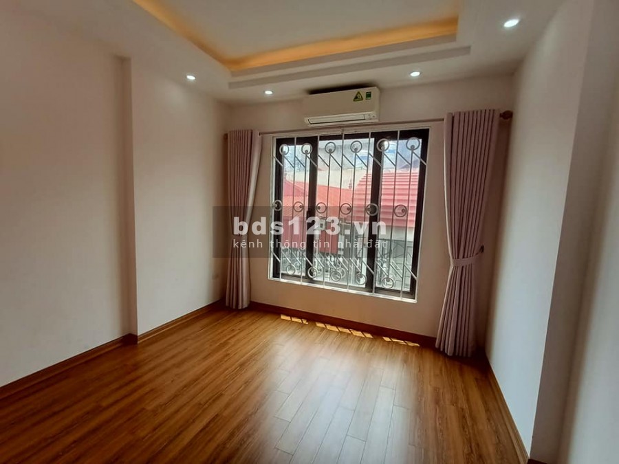 Cần bán nhà Tôn Đức Thắng 40mx5 tầng, mặt tiền 4m, giá 4.1 tỷ
