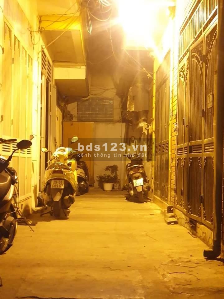 BÁN ĐẤT TẶNG NHÀ 43m2, MT3,4m, 3 tỷ KHUẤT DUY TIẾN SÁT QUẬN ỦY DÂN TRÍ CỰC CAO TIỆN ÍCH ĐỦ ĐẦY OTO QUAY ĐẦU CÁCH 20M