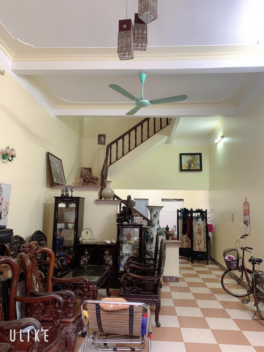Nhà 3 tầng dân xây, đi bộ ra hồ Vị Xuyên, sân cổng rộng rãi, ô tô đỗ gần nhà, 1,7 tỷ
