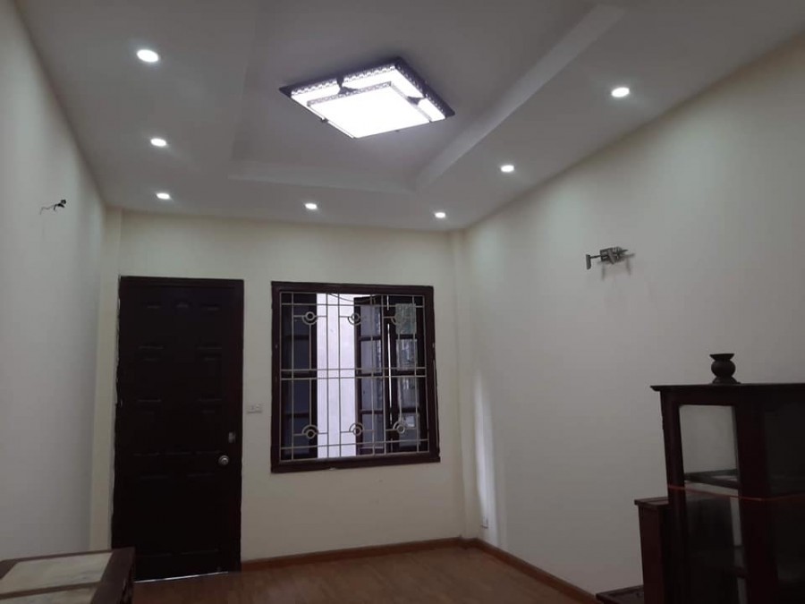 Bán nhà 4 tầng phố Đội Cấn, 32m2, mặt tiền 4m giá siêu hời hơn 2 tỷ, ngõ nông chính chủ