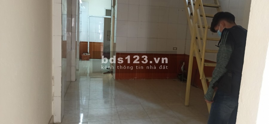 Bán Đất có Cấp 4 50M xây có móng chắc chắn,thiết kế 4 phòng ngủ ngõ rộng taxi đỗ