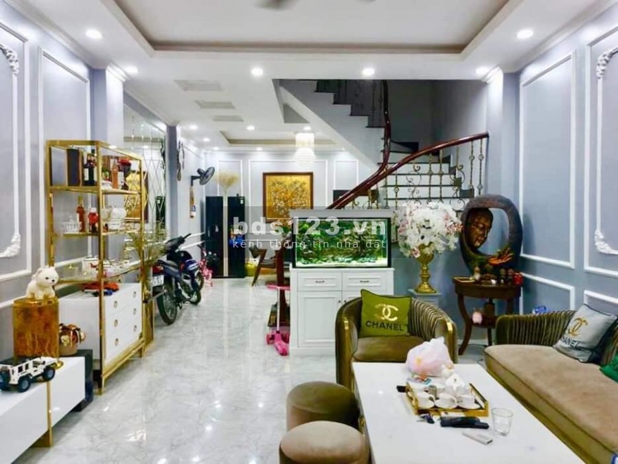 Bán nhà Ái Mộ Long Biên 46m2*4T-Ngõ ô tô-20m ra ô tô tránh-Nội thất đẹp