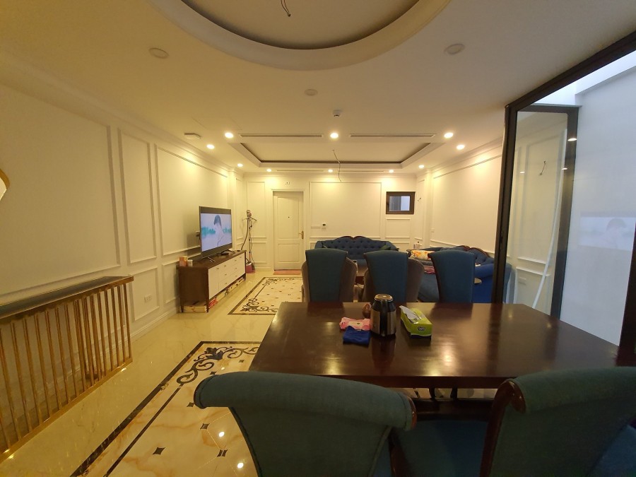 Mặt phố Trung kính, 161m2, 8 tầng, vỉa hè rộng nhỉnh 45 tỷ