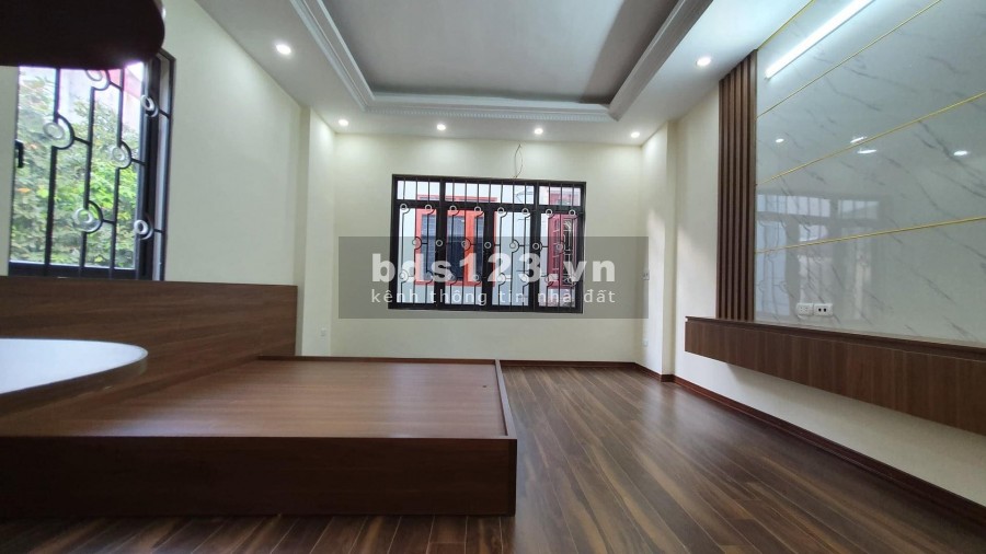Bán nhà phố Minh Khai, Nhà mới ở ngay, khu văn minh ở thích 30m2 x 5 Tầng x MT 4.2m giá 3.35 tỷ