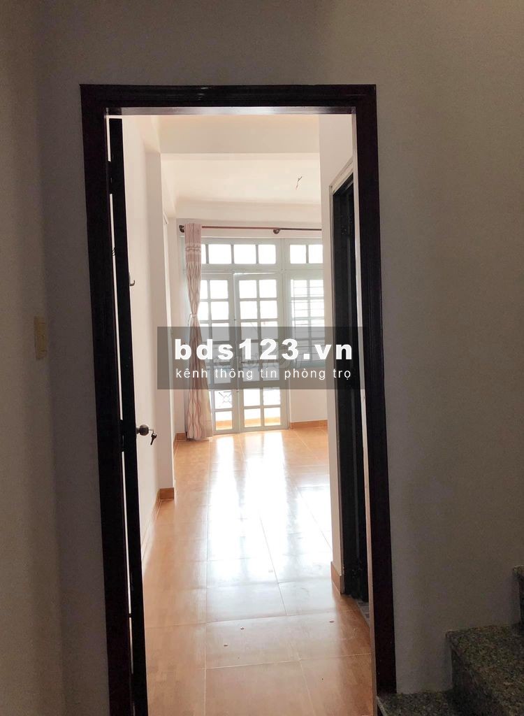 Cho thuê phòng trọ 28m2 Full nội thất, nhà mặt tiền Phú Nhuận mới xây