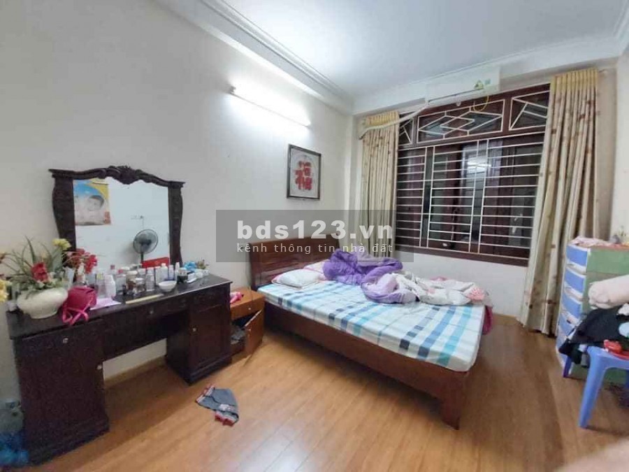 Bán Nhà Đội Cấn 40m2 5 tầng mặt tiền 3.8 giá chỉ 3.5 tỷ ngõ ô tô đỗ