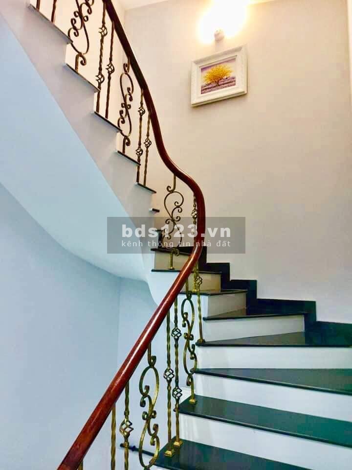 Bán nhà Ái Mộ Long Biên 46m2*4T-Ngõ ô tô-20m ra ô tô tránh-Nội thất đẹp
