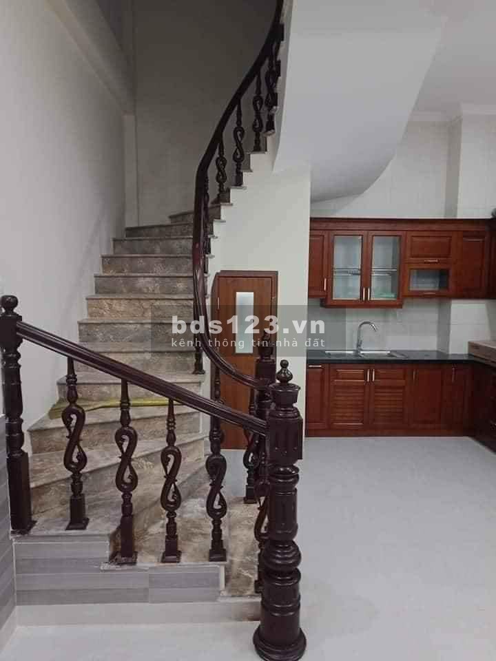 BÁN NHÀ CẠNH TIME CITY, Ô TÔ, MT 6.5M, NHỈNH 2 TỶ