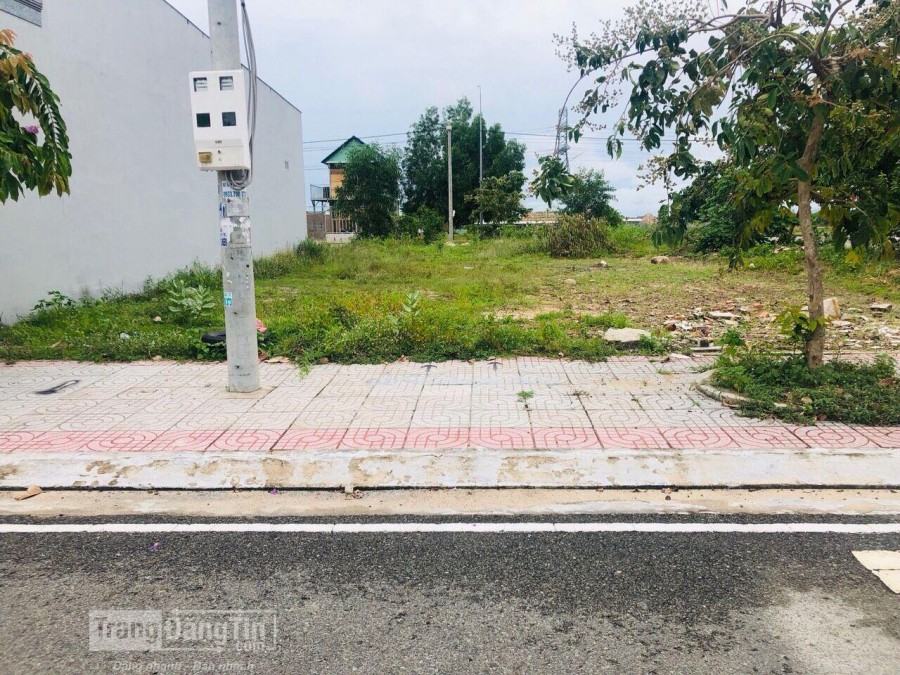 Bán gấp lô đất MT QL51, giá 700tr, SHR.