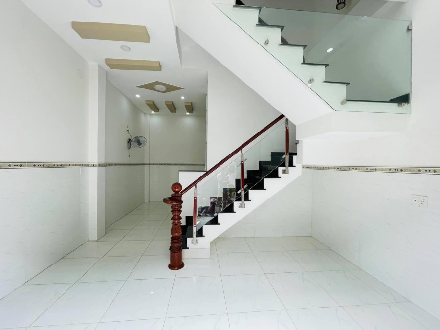 Bán nhanh nhà HXH Bùi Quang Là, P12 Gò vấp SD 110m2 4 tỷ 35 thương lượng.