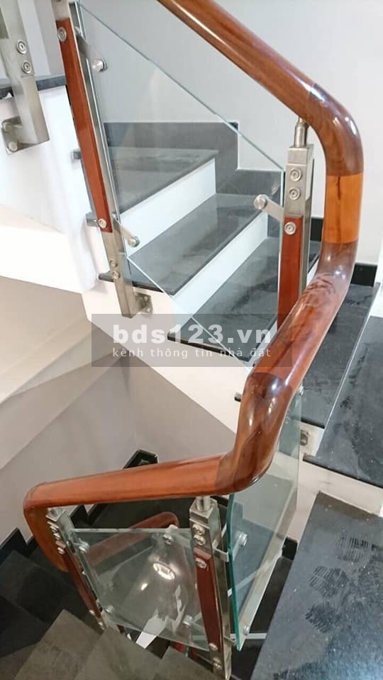 Bán nhanh nhà HXH Lãnh Binh Thăng Quận 11 5 tầng DT 5X10m giá tốt 6tỷ5 LH 0899306823
