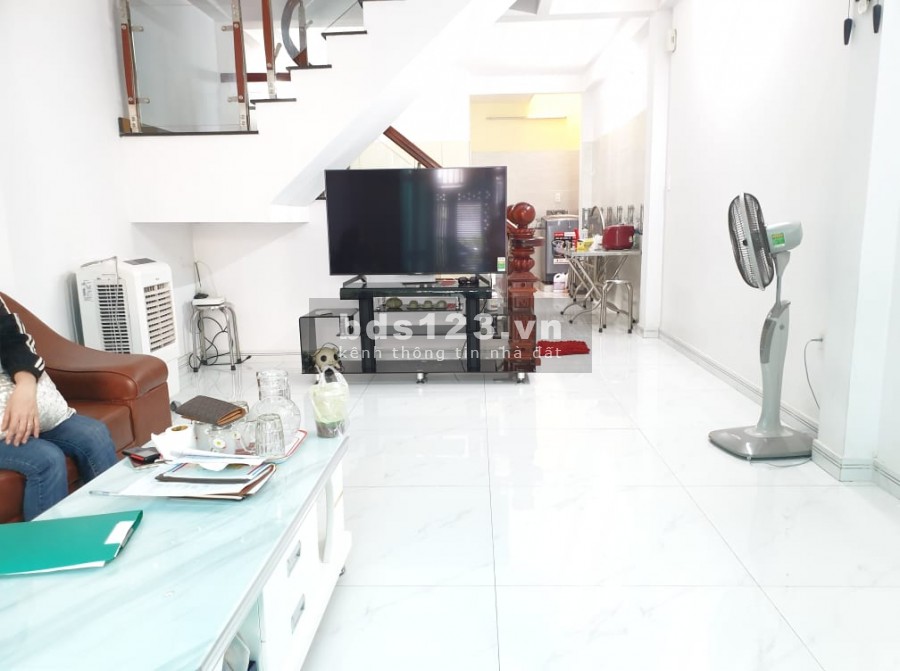 Bán nhà HXH Đường Âu Cơ, 40m2, 4x10, giá chỉ 3 tỷ 900, nở hậu tài lộc