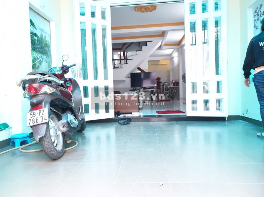 Bán nhà HXH Đường Âu Cơ, 40m2, 4x10, giá chỉ 3 tỷ 900, nở hậu tài lộc