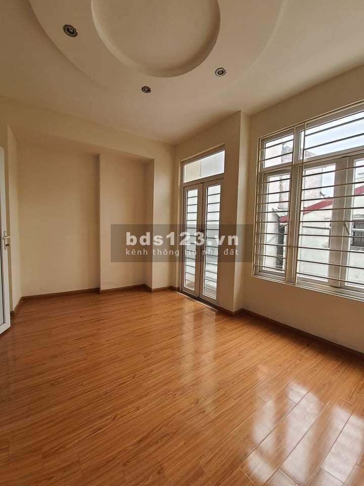 TÂY SƠN TRUNG TÂM QUẬN ĐỐNG ĐA Ô TÔ ĐỖ CỬA 3,X TỶ ( X mầm non )