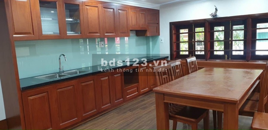 Bán nhà 4 tầng mặt phố Cao Bá Quát, TP Hải Dương, 62m2, mt 8m, nội thất cao cấp, chỉ 6.5 tỷ
