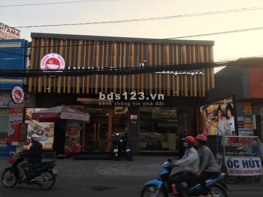 Hoàng Văn Thụ, Phường 9, Quận Phú Nhuận. DT: 8 x 60- trống suốt