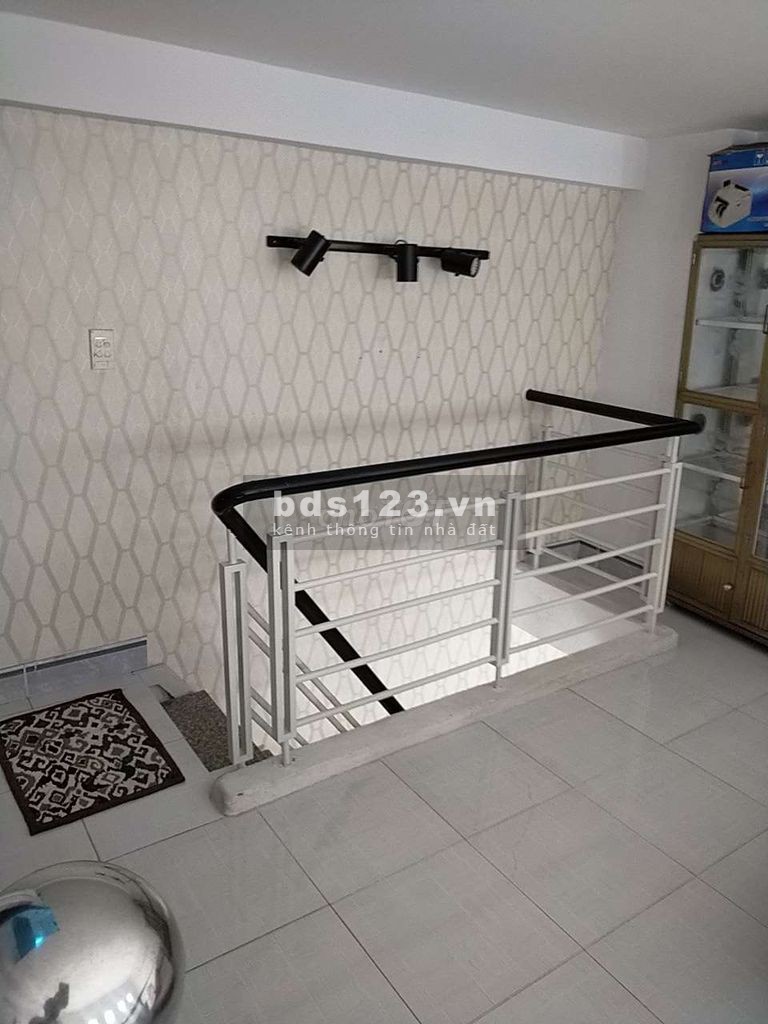 Nhà sạch sẻ, khu vực an ninh, giờ giấc tự do